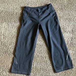 Athleta grey straight leg capri